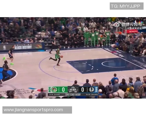 杰伦布朗首节火力全开半场表现出色砍下16分助球队稳住局势